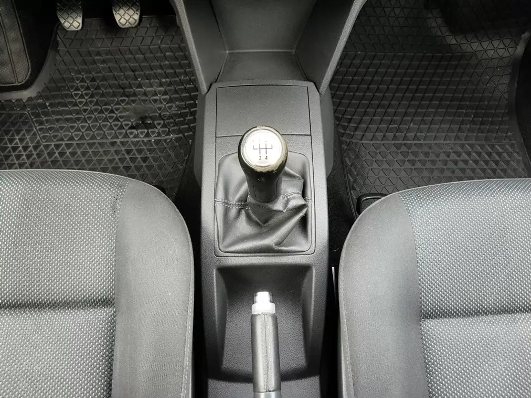 Volkswagen Polo 2009 - 6600 EUR, 174602 km - AUTO.MOTO.pt - 174602km - foto 20 de 24