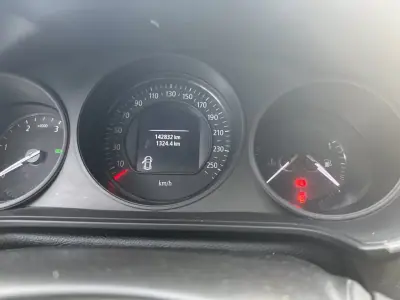 Renault Mégane 2020 - 14900 EUR, 142500 km - AUTO.MOTO.pt - 142500km - foto 10 de 16