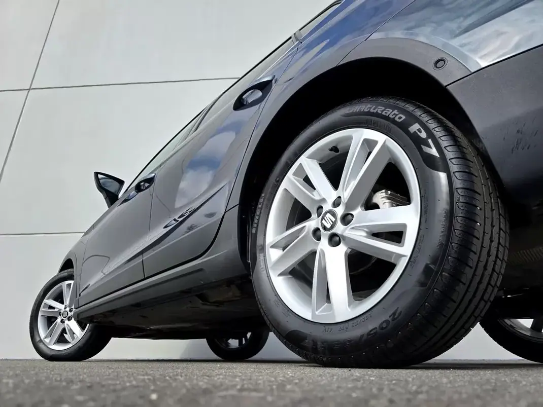 SEAT Arona 2020 - 14500 EUR, 61900 km - AUTO.MOTO.pt - 61900km - foto 16 de 42