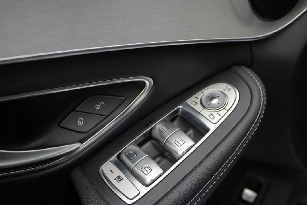 Mercedes-Benz C 220 2017 - 22750 EUR, 192000 km - AUTO.MOTO.pt - 192000km - foto 38 de 40