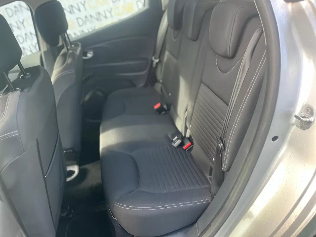 Renault Clio 2017 - 11900 EUR, 140000 km - AUTO.MOTO.pt - 140000km - foto 7 de 13