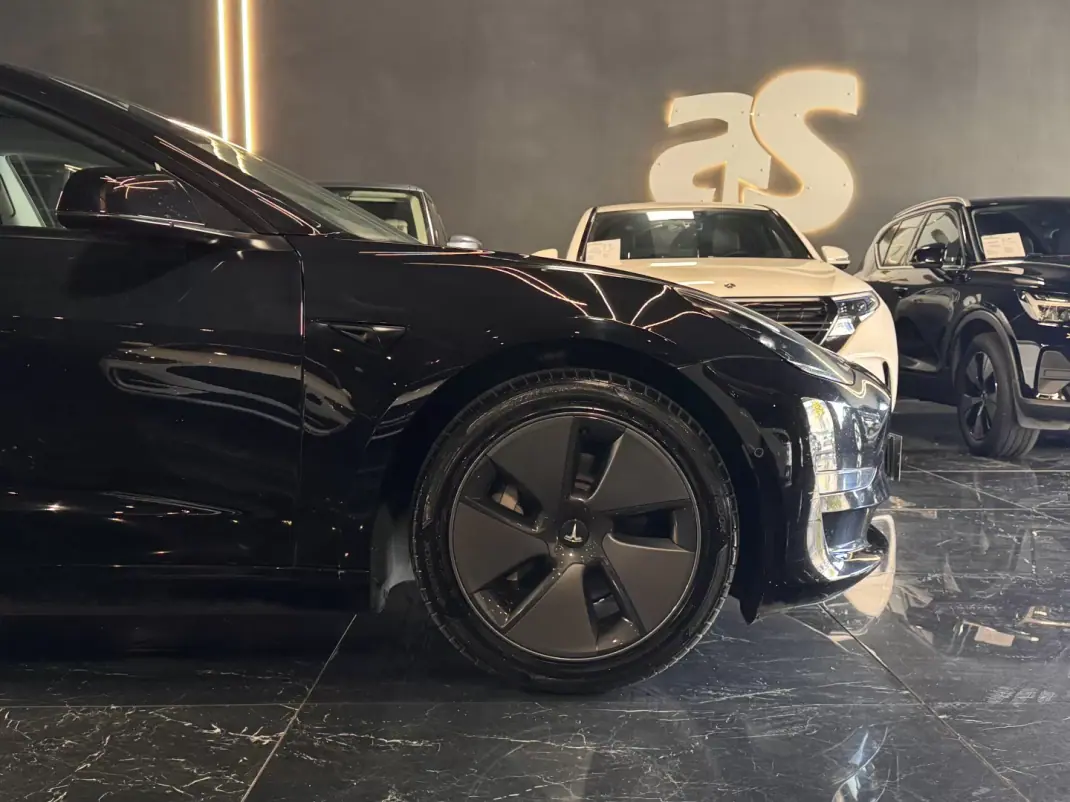 Tesla Model 3 2022 - 30990 EUR, 105300 km - AUTO.MOTO.pt - 105300km - foto 5 de 26