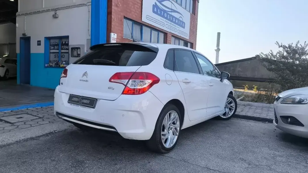 Citroën C4 2012 - 8900 EUR, 180000 km - AUTO.MOTO.pt - 180000km - foto 12 de 24