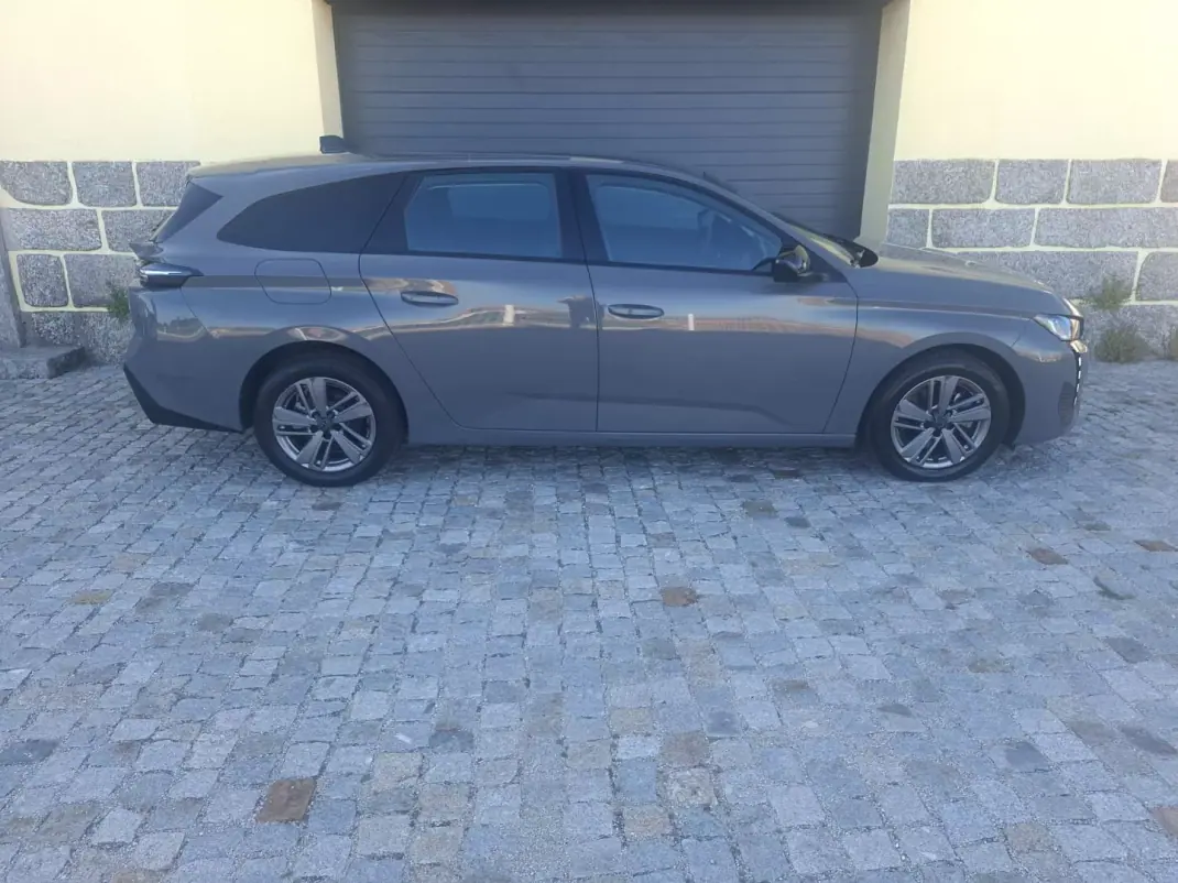 Peugeot 308 SW 2024 - 19990 EUR, 43772 km - 43772km - foto 4 de 17