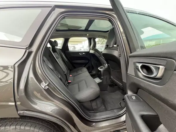 Volvo XC 60 2020 - 32750 EUR, 141000 km - AUTO.MOTO.pt - 141000km - foto 32 de 51