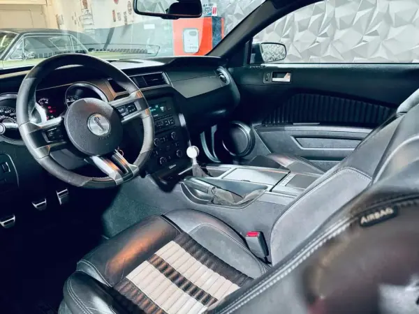 Shelby GT500 2010 - 89990 EUR, 76489 km - AUTO.MOTO.pt - 76489km - foto 28 de 47