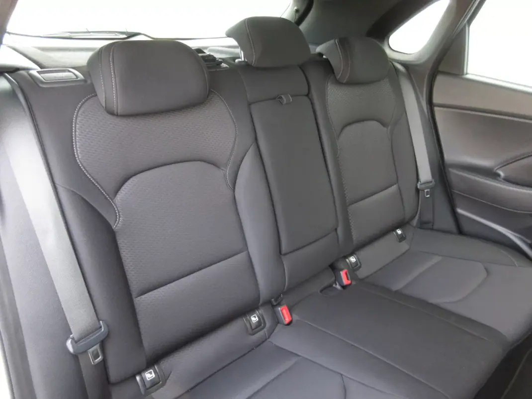 Hyundai i30 2019 - 14990 EUR, 108000 km - 108000km - foto 32 de 42