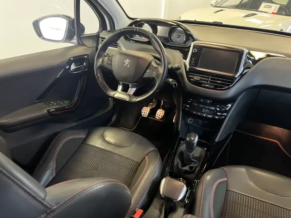 Peugeot 2008 2016 - 9990 EUR, 90000 km - AUTO.MOTO.pt - 90000km - foto 17 de 49