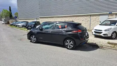 Nissan Leaf 2018 - 12890 EUR, 62000 km - AUTO.MOTO.pt - 62000km - foto 23 de 45
