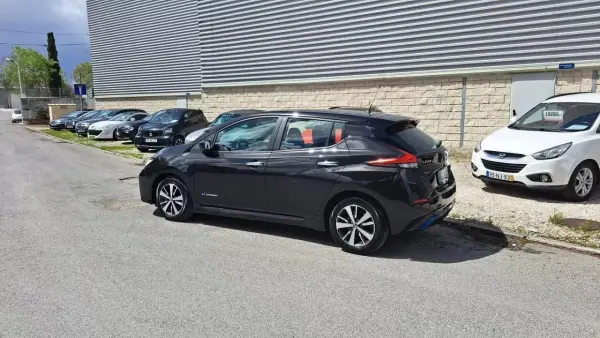 Nissan Leaf 2018 - 12890 EUR, 62000 km - AUTO.MOTO.pt - 62000km - foto 23 de 45