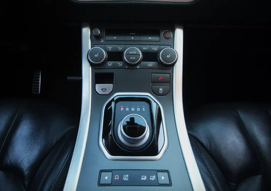 Land Rover Range Rover Evoque 2013 - 18990 EUR, 209500 km - AUTO.MOTO.pt - 209500km - foto 25 de 50