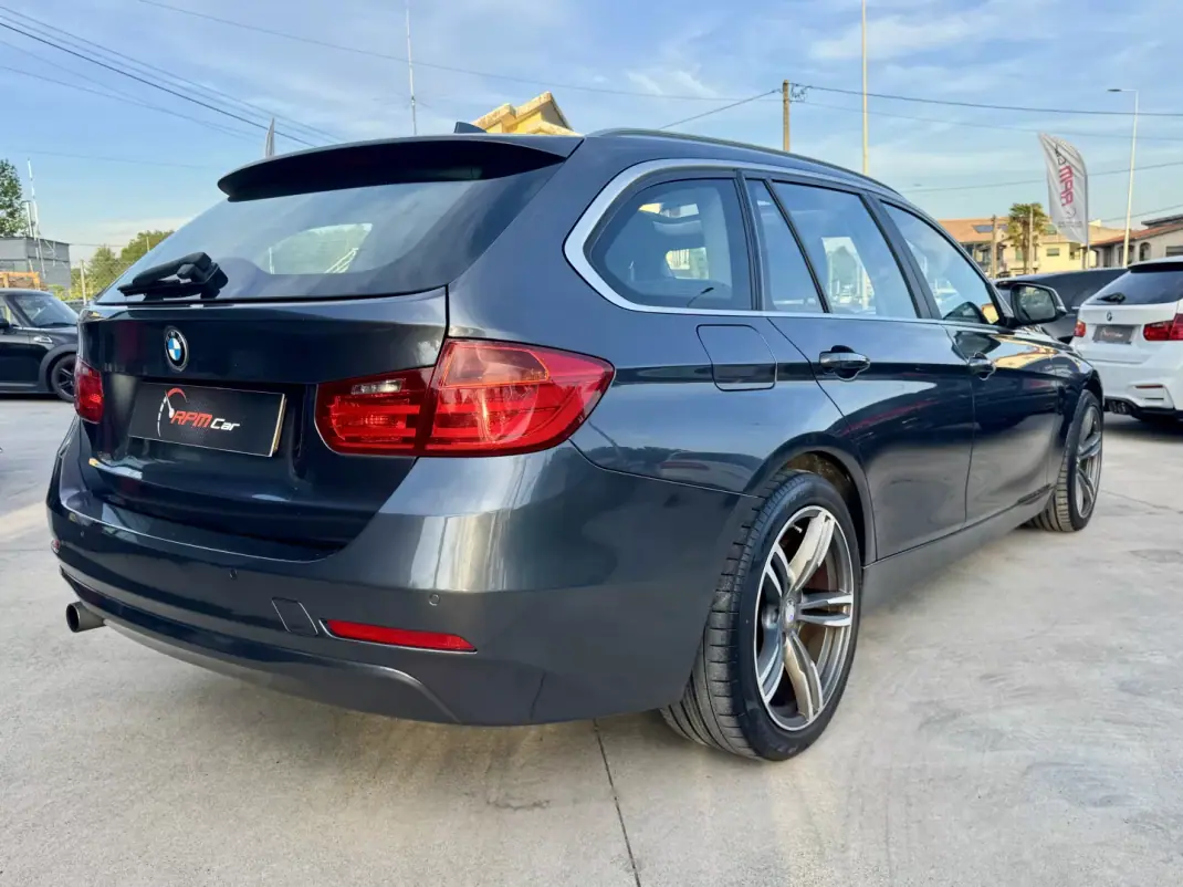 BMW 318 2014 - 10999 EUR, 270000 km - AUTO.MOTO.pt - 270000km - foto 18 de 24