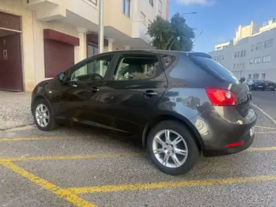SEAT Ibiza 2010 - 5750 EUR, 156000 km - AUTO.MOTO.pt - 156000km - foto 13 de 33