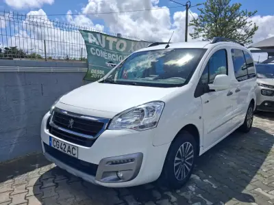Peugeot Partner 2017 - 10800 EUR, 105000 km - AUTO.MOTO.pt - 105000km - foto 2 de 14
