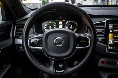 Volvo XC 90 2022 - 47000 EUR, 132399 km - AUTO.MOTO.pt - 132399km - foto 13 de 43