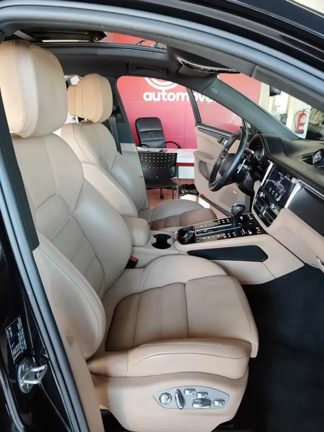 Porsche Macan 2024 - 84900 EUR, 20700 km - AUTO.MOTO.pt - 20700km - foto 18 de 41