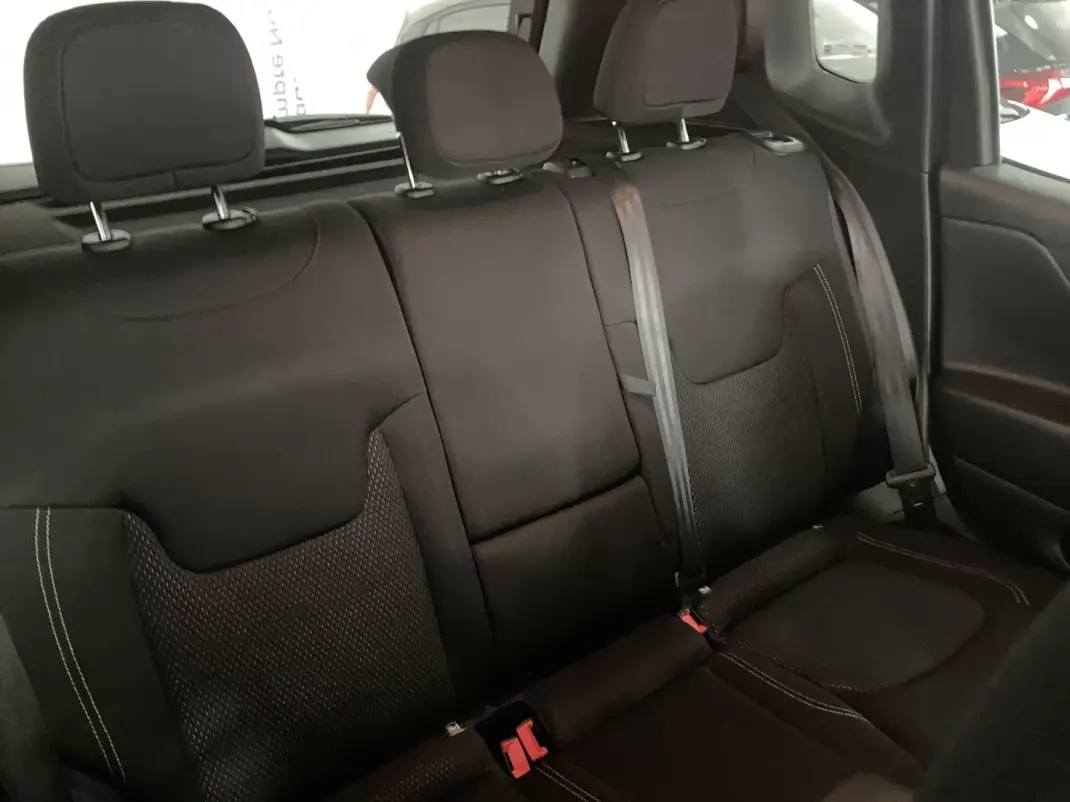 Jeep Renegade 2019 - 12900 EUR, 102216 km - AUTO.MOTO.pt - 102216km - foto 24 de 42