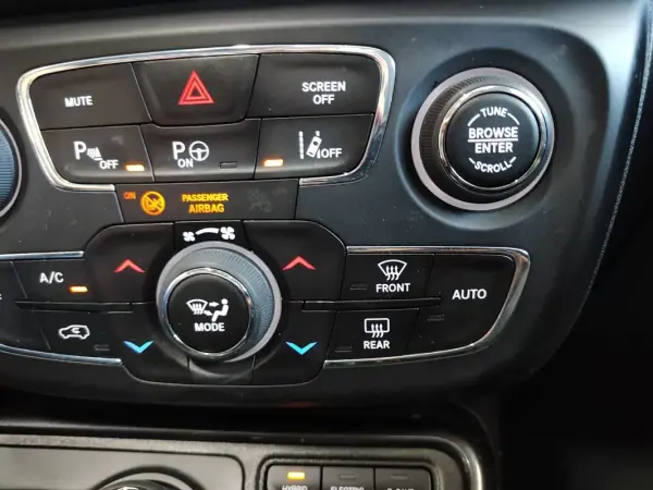 Jeep Compass 2021 - 22500 EUR, 107000 km - AUTO.MOTO.pt - 107000km - foto 35 de 45