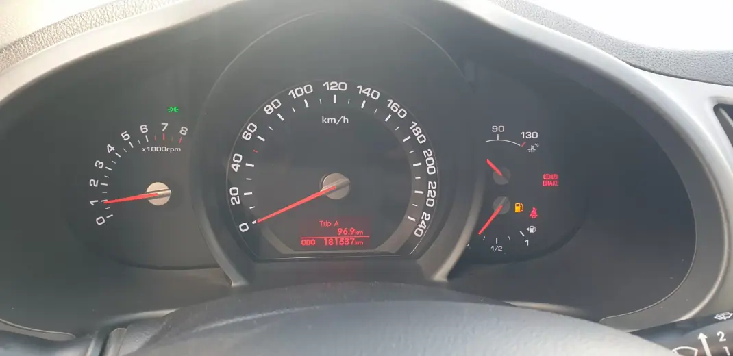 Kia Sportage 2012 - 10750 EUR, 181000 km - AUTO.MOTO.pt - 181000km - foto 9 de 15