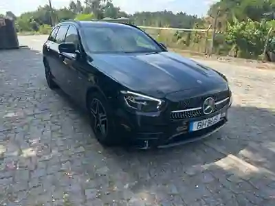 Mercedes-Benz E 300 2021 - 32500 EUR, 125000 km - AUTO.MOTO.pt - 125000km - foto 1 de 6