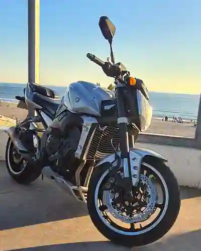 Yamaha FZ1-N 2009 - 4500 EUR, 77000 km - 77000km - foto 3 de 11