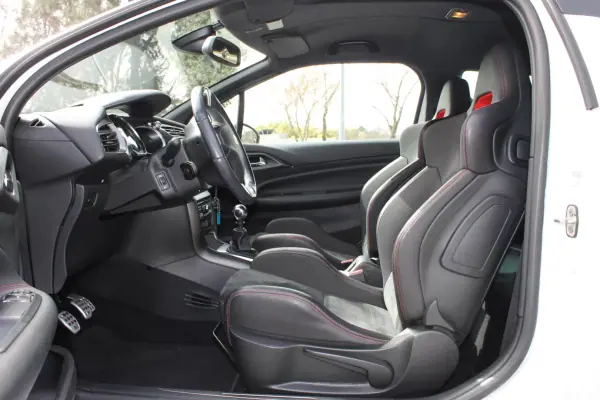 Citroën DS3 2012 - 16900 EUR, 52000 km - AUTO.MOTO.pt - 52000km - foto 20 de 33