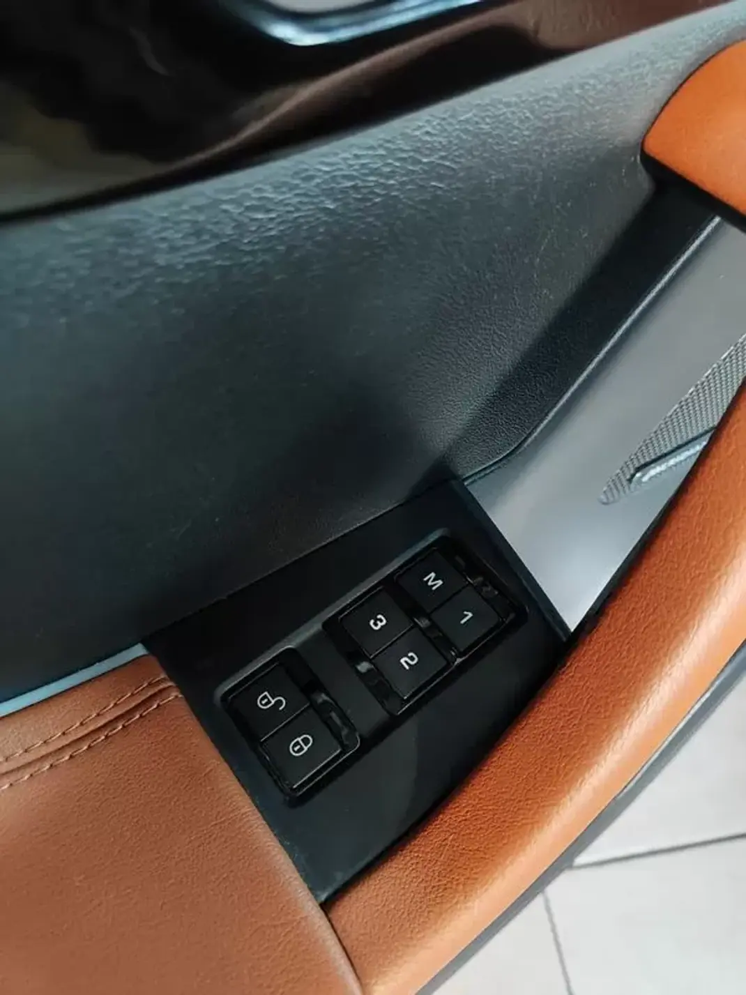 Jaguar F-Pace 2017 - 22500 EUR, 147000 km - AUTO.MOTO.pt - 147000km - foto 23 de 40