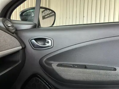 Renault Zoe 2020 - 16500 EUR, 105000 km - AUTO.MOTO.pt - 105000km - foto 23 de 34