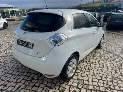 Renault Zoe 2016 - 8990 EUR, 85000 km - AUTO.MOTO.pt - 85000km - foto 8 de 18