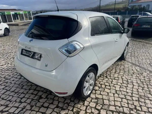 Renault Zoe 2016 - 8990 EUR, 85000 km - AUTO.MOTO.pt - 85000km - foto 8 de 18
