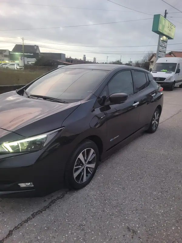 Nissan Leaf 2021 - 18000 EUR, 23400 km - AUTO.MOTO.pt - 23400km - foto 3 de 11