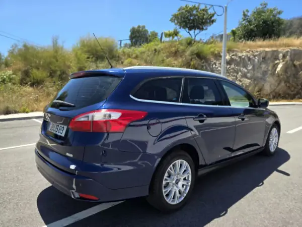 Ford Focus SW 2013 - 9990 EUR, 260000 km - AUTO.MOTO.pt - 260000km - foto 6 de 12