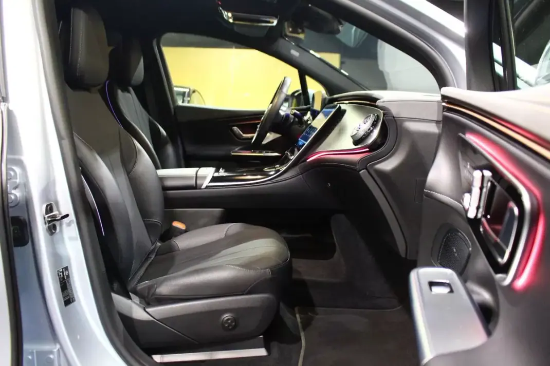 Mercedes-Benz EQE 2025 - 58900 EUR, 25000 km - AUTO.MOTO.pt - 25000km - foto 23 de 42