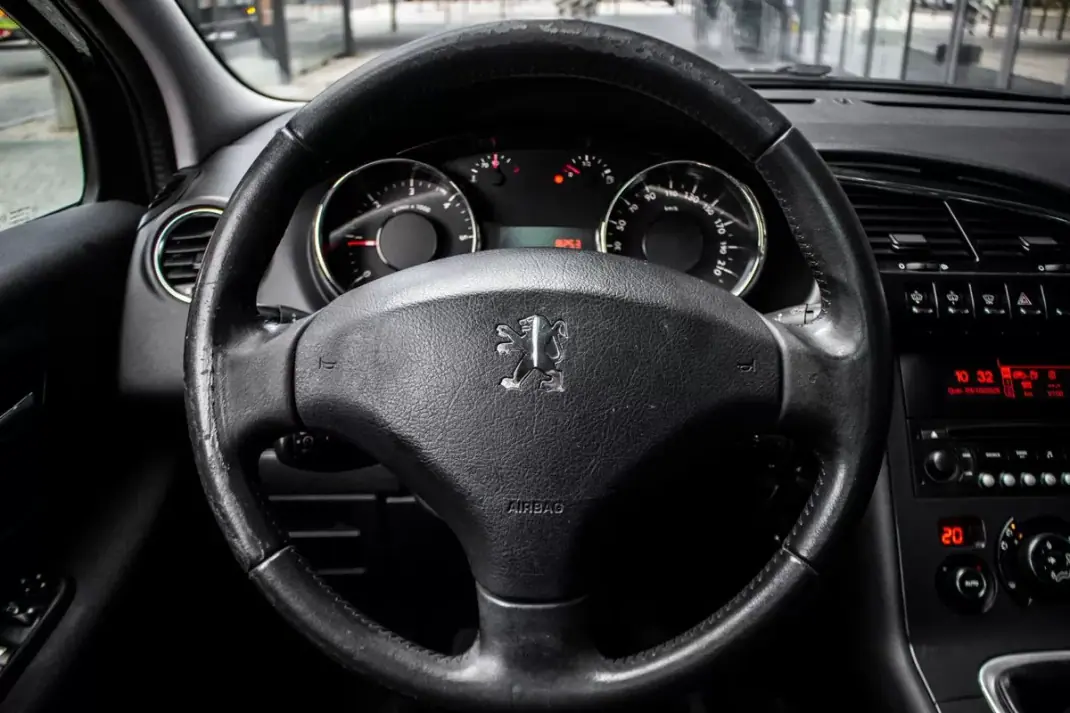 Peugeot 3008 2010 - 7490 EUR, 200623 km - AUTO.MOTO.pt - 200623km - foto 13 de 36