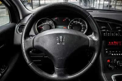 Peugeot 3008 2010 - 7490 EUR, 200623 km - AUTO.MOTO.pt - 200623km - foto 13 de 36