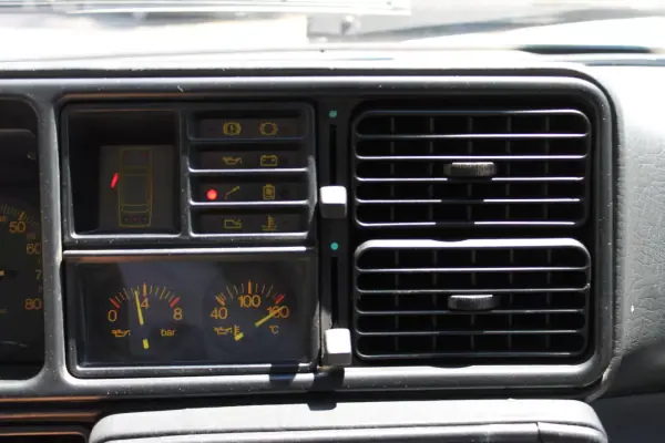 Lancia Delta 1988 - 16500 EUR, 194000 km - AUTO.MOTO.pt - 194000km - foto 28 de 35