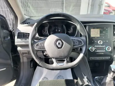 Renault Mégane 2017 - 13000 EUR, 126120 km - AUTO.MOTO.pt - 126120km - foto 8 de 19