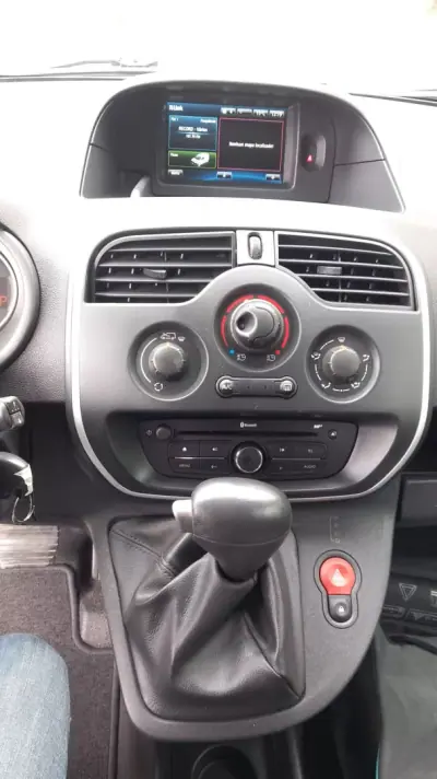 Renault Kangoo 2021 - 19500 EUR, 92500 km - AUTO.MOTO.pt - 92500km - foto 13 de 17