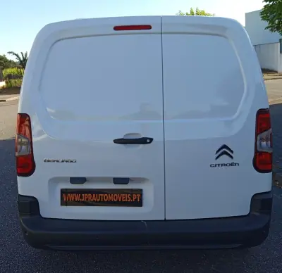 Citroën Berlingo 2020 - 11990 EUR, 81000 km - AUTO.MOTO.pt - 81000km - foto 7 de 16