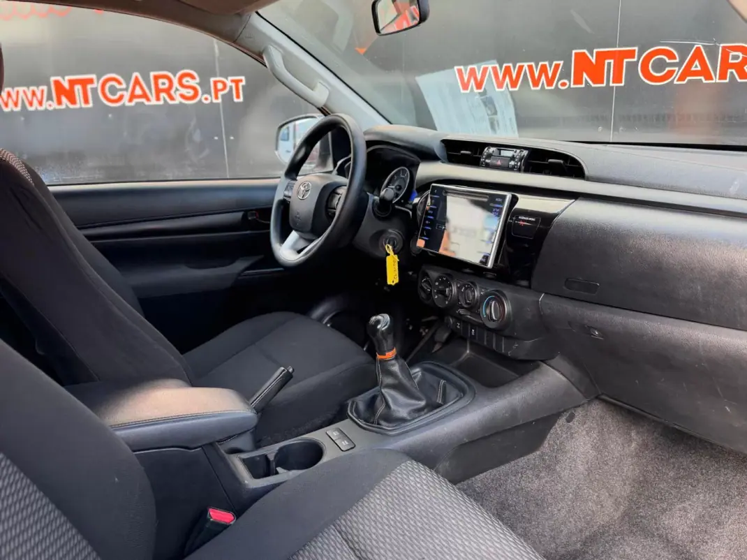 Toyota HILUX 2.4 D-4D 2WD CE 3L 2018 - 14900 EUR, 292795 km - AUTO.MOTO.pt - 292795km - foto 9 de 10