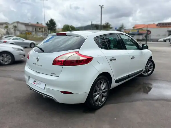 Renault Mégane 2011 - 6990 EUR, 279161 km - AUTO.MOTO.pt - 279161km - foto 8 de 25