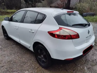 Renault Mégane 2013 - 3750 EUR, 320000 km - AUTO.MOTO.pt - 320000km - foto 3 de 27