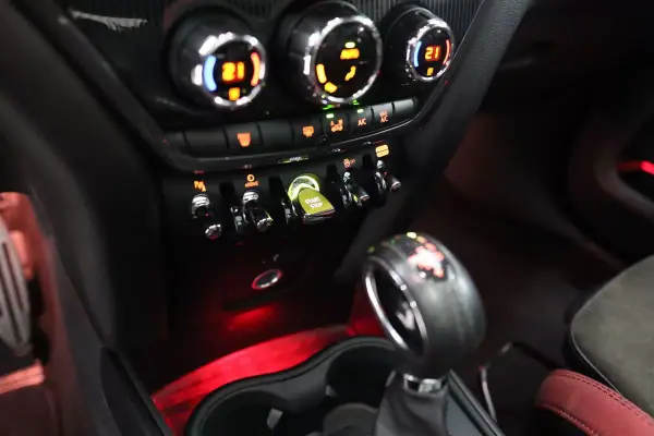 MINI Countryman 2018 - 23500 EUR, 102395 km - AUTO.MOTO.pt - 102395km - foto 13 de 31