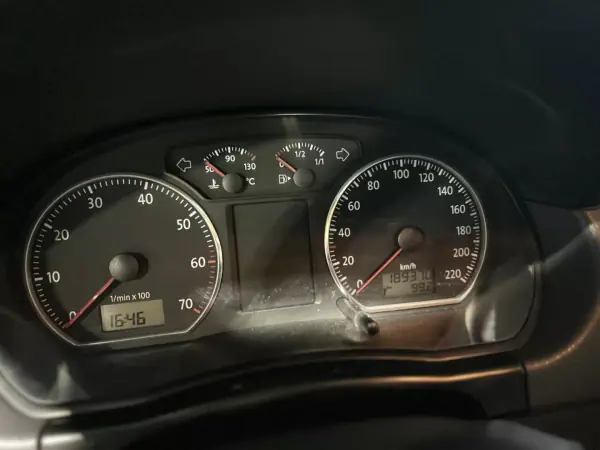 Volkswagen Polo 2009 - 6000 EUR, 189000 km - AUTO.MOTO.pt - 189000km - foto 15 de 21