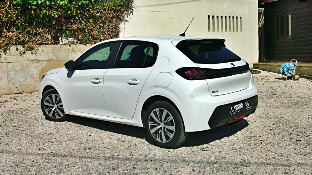 Peugeot 208 2023 - 19600 EUR, 38157 km - AUTO.MOTO.pt - 38157km - foto 12 de 32