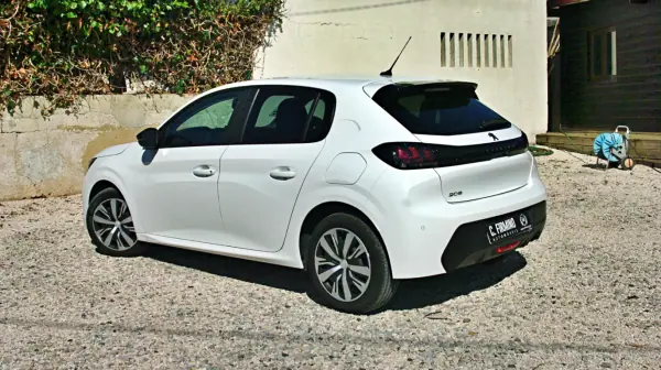 Peugeot 208 2023 - 19600 EUR, 38157 km - AUTO.MOTO.pt - 38157km - foto 12 de 32