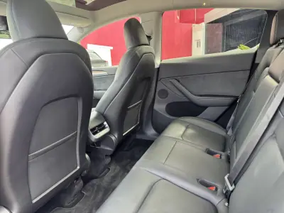 Tesla Model Y 2024 - 34500 EUR, 38000 km - 38000km - foto 14 de 25