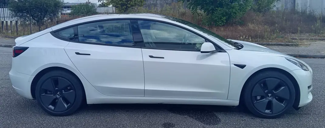 Tesla Model 3 2021 - 28990 EUR, 78600 km - 78600km - foto 4 de 18