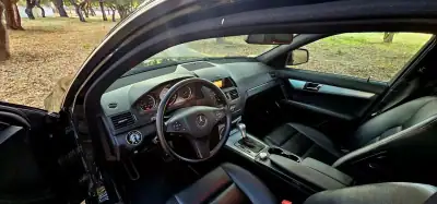 Mercedes-Benz C 230 2009 - 14990 EUR, 214000 km - AUTO.MOTO.pt - 214000km - foto 16 de 26