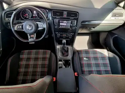 Volkswagen Golf 2015 - 22490 EUR, 108000 km - AUTO.MOTO.pt - 108000km - foto 19 de 28